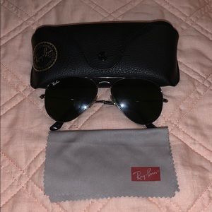 small black rayban aviators